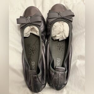 Elegant Gray Bow Ballet Flats